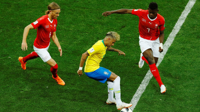 Neymar dalam Brasil vs Swiss. (Foto: Jason Cairnduff/Reuters)