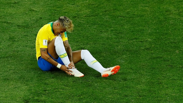 Neymar dalam Brasil vs Swiss. (Foto: Jason Cairnduff/Reuters)
