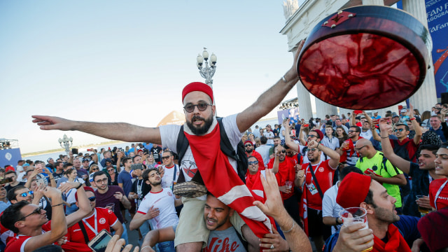 Suporter Tunisia di fans zone Volgograd. (Foto: REUTERS/Gleb Garanich)