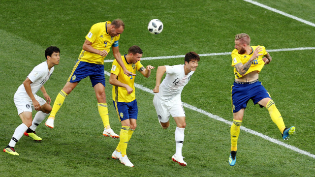 Duel Timnas Swedia vs Korea Selatan. (Foto: REUTERS/Lucy Nicholson)