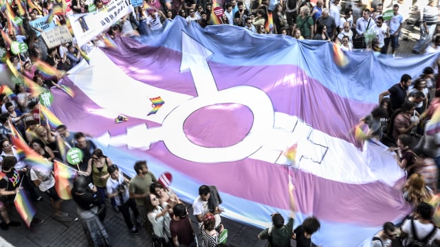 Bendera Transgender (Foto: Bulent Kilic/AFP)