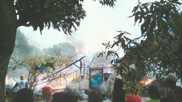 Kebakaran Hanguskan Rumah Milik Warga Dander Bojonegoro, Kerugian Capai Rp 300 Juta (1)