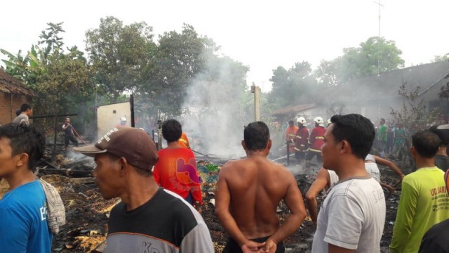 Kebakaran Hanguskan Rumah Milik Warga Dander Bojonegoro, Kerugian Capai Rp 300 Juta (2)