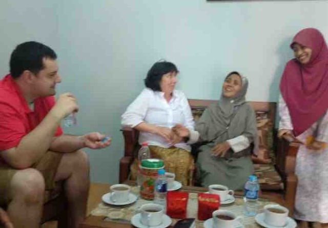 Gadis di Brebes Dinikahi Pria Bule dari Amerika