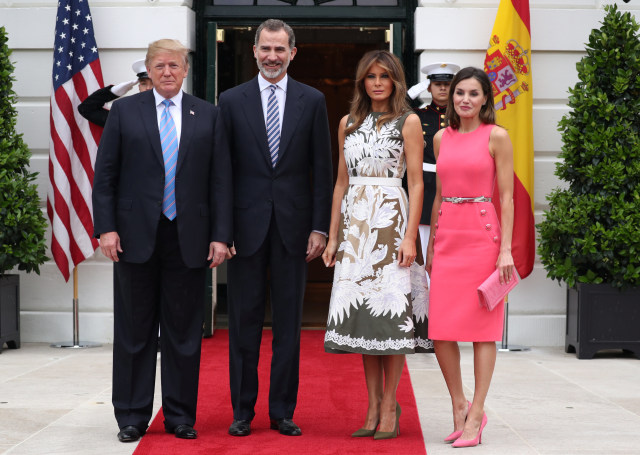 Melania Trump & Ratu Letizia dari Spanyol (Foto: Dok. REUTERS/Jonathan Ernst)