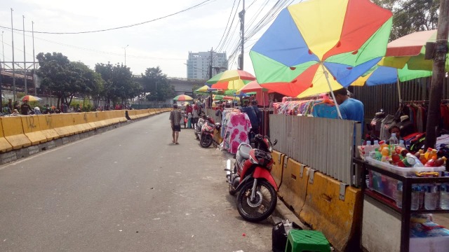 Pedagang Jalan Jati Baru sudah mulai berdagang. (Foto: Ainul Qalbi/kumparan)