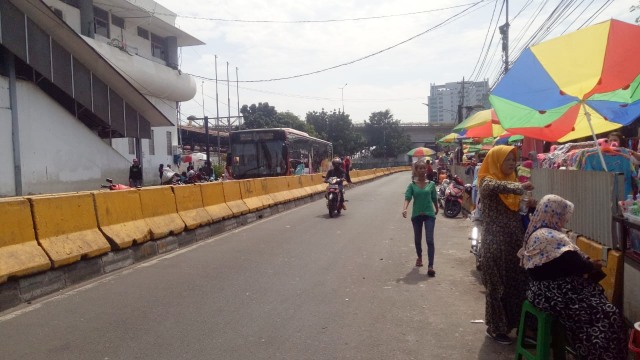 Pedagang Jalan Jati Baru sudah mulai berdagang. (Foto: Ainul Qalbi/kumparan)