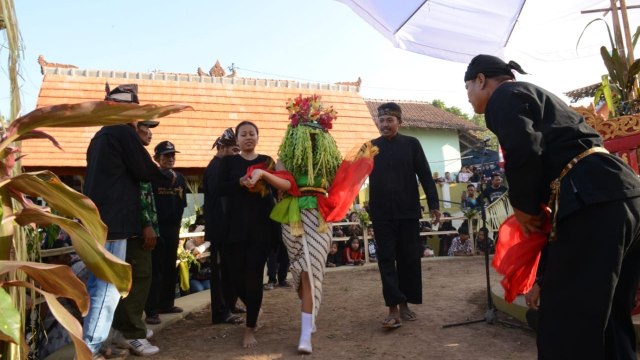 Penari Seblang Olehsari, Banyuwangi. (Foto: Dok. Kementerian Pariwisata )