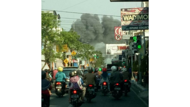 Kebakaran toko di Mojokerto disengaja (Foto: beritajatim.com)