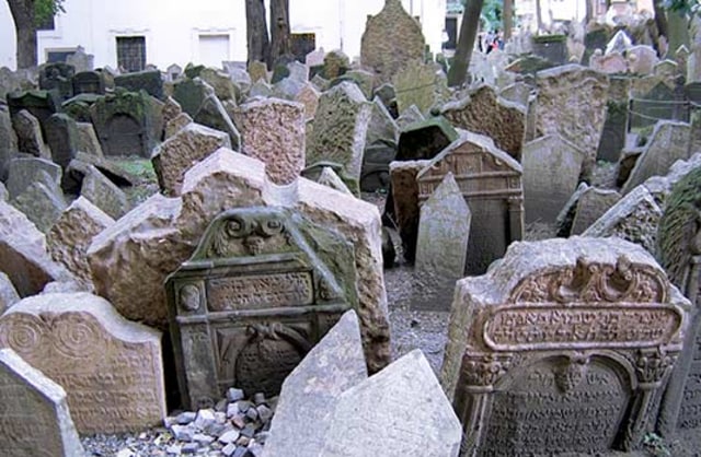 Hasil gambar untuk Makam Tua Yahudi, Republik Ceko