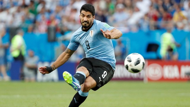 Suarez legenda sepak bola Uruguay. (Foto: Reuters/Max Rossi)