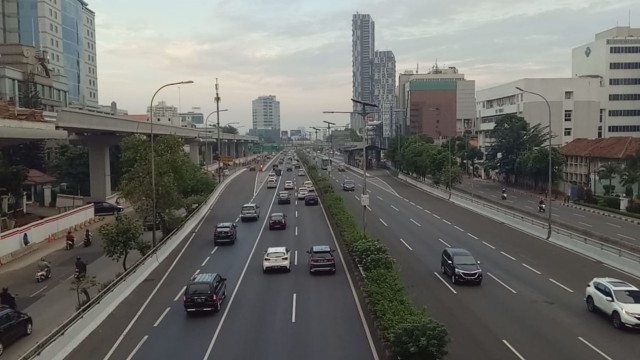 Arus lalu lintas di Jakarta masih ramai lancar (Foto: Indra Subagja/kumparan)