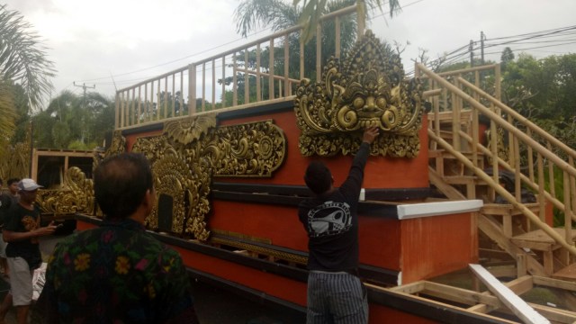 Pengerjaan kendaraan hias Jokowi dan Iriana. (Foto: Cisilia Agustina Siahaan/kumparan)