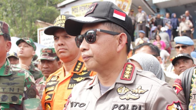 Tito Karnavian sambangi korban KM Sinar Bangun. (Foto: Ade Nurhaliza/kumparan)