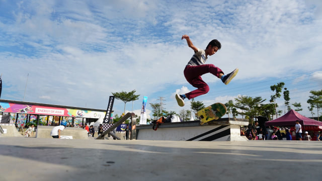 Go Skateboarding Day di Skatepark Kalijodo. (Foto: Jamal Ramadhan/kumparan)