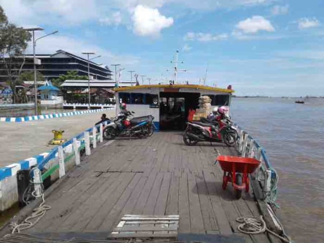 Kapal Penyeberangan Sungai Barito Dilarang Beroperasi Bila Cuaca Buruk Kumparan Com