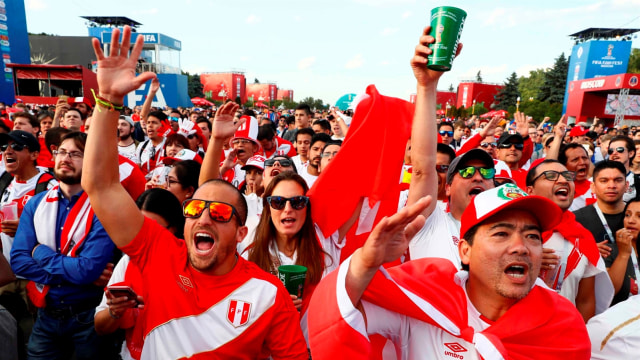 Suporter Timnas Peru di Piala Dunia. (Foto: Reuters/Gleb Garanich)