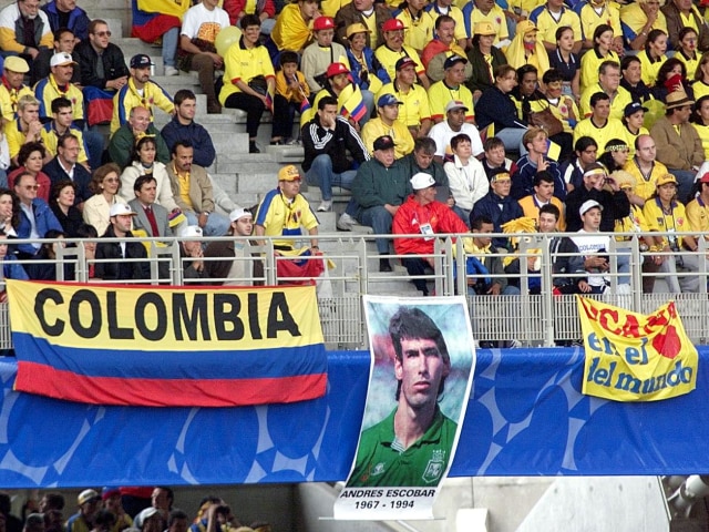 Escobar tetap 'hidup' di Piala Dunia 1998. (Foto: GERARD MALIE / AFP)