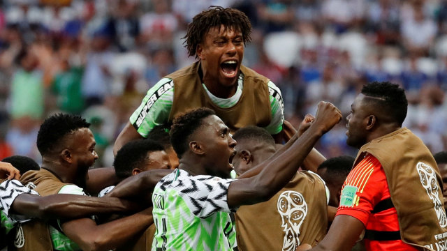 Pemain Nigeria merayakan gol. (Foto: REUTERS / Toru Hanai)
