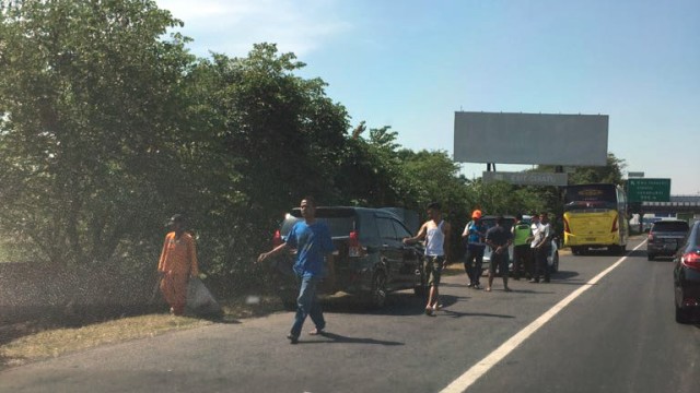 Kecelakaan di KM 34 Tol Cikampek. (Foto: Dok. Rika FP)