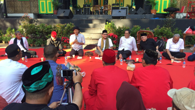 Diskusi Sejarah Jakarta di Pasar Seni Ancol. (Foto: Shika Arimasen Michi/kumparan)