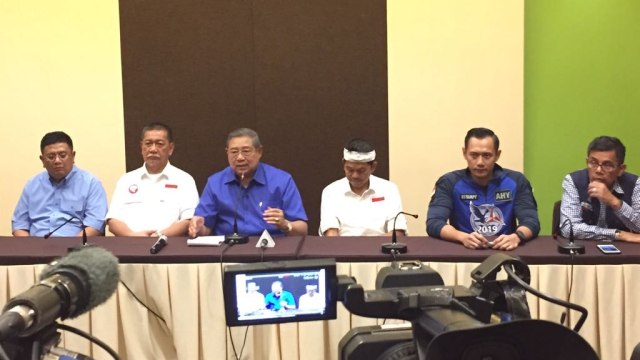 Konpers SBY dan Paslon Gub Wagub Jabar. (Foto: Rafyq Panjaitan/kumparan)