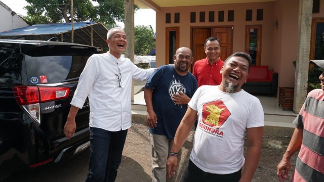 Ganjar di rumah Keluarga Sudirman Said. (Foto: Dok. Humas GP)