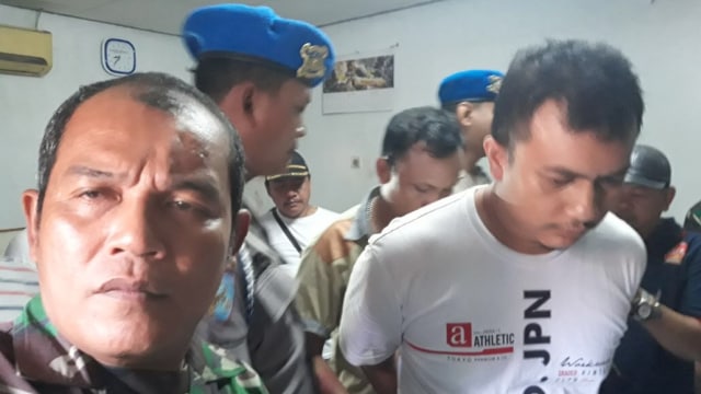 Anggota Polres Jaktim ditangkap. (Foto: Dok. Istimewa)