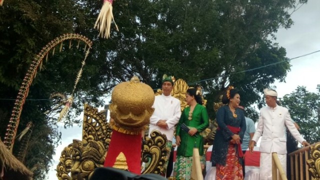Jokowi di Pawai Pesta Kesenian Bali (PKB) ke 40 (Foto: Cisillia Agustina Siahaan/kumparan)
