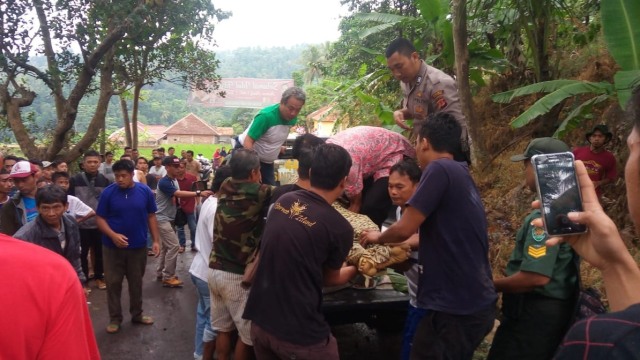 Evakuasi Korban Kecelakaan di Kab Majalengka (Foto: Istimewa)