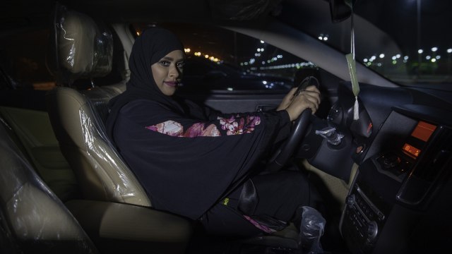 Wanita Saudi Mengendarai Mobil (Foto: AFP/HUSSAIN RADWAN)