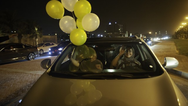 Wanita Saudi Mengendarai Mobil (Foto: AFP/HUSSAIN RADWAN)