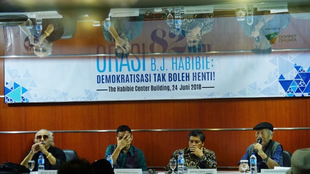 Diskusi Orasi 82 tahun B.J. Habibie. (Foto: Jamal Ramadhan/kumparan)