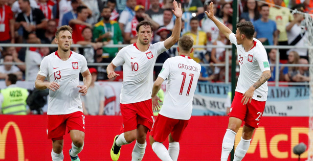 Pemain Polandia merayakan gol. (Foto: REUTERS/Christian Hartmann)