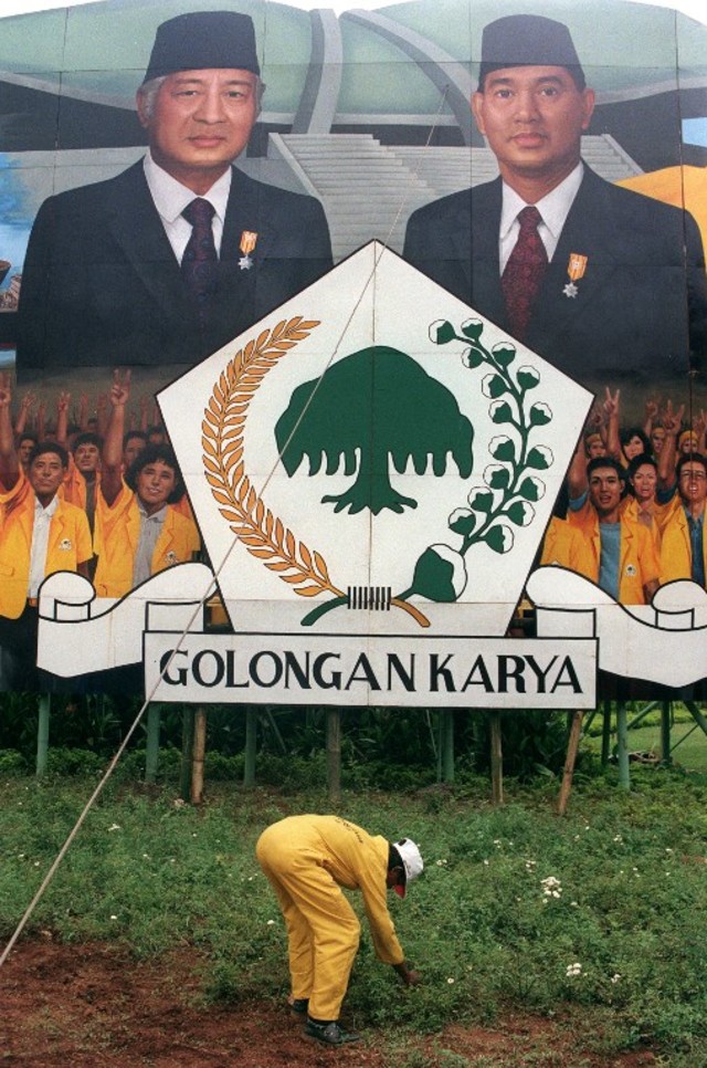 Soeharto dan Partai Golkar (Foto: John Macdougall/AFP)