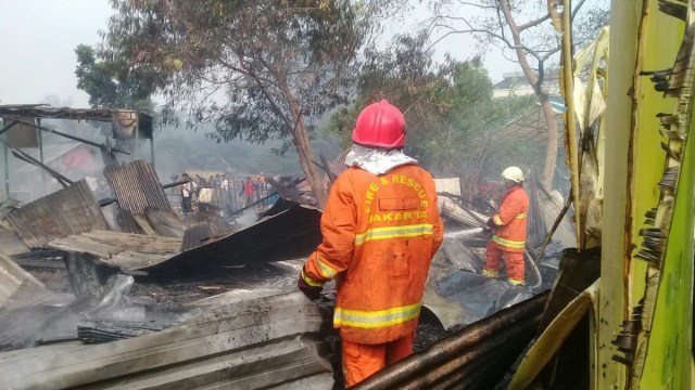 Kebakaran di Kedoya. (Foto: Twitter/@BPBDJakarta)