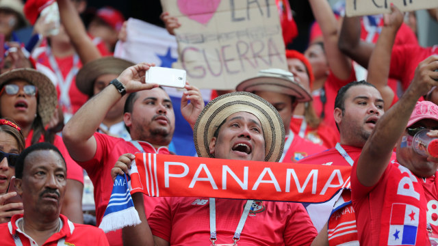 Sukacita suporter Panama. (Foto: REUTERS/Lucy Nicholson)