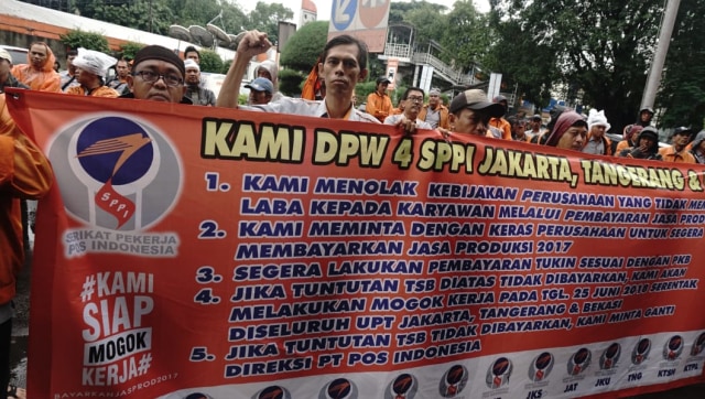 Unjuk rasa Serikat Pekerja Pos Indonesia. Foto:  Helmi Afandi Abdullah/kumparan