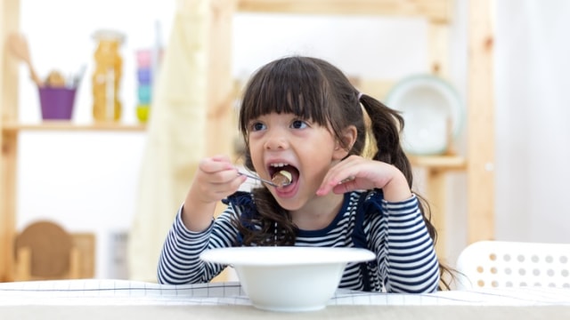 Ilustrasi anak makan. (Foto: Thinkstock)