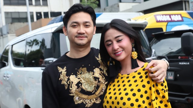 Dewi Persik dan suaminya Angga Wijaya. (Foto: Munady Widjaja)