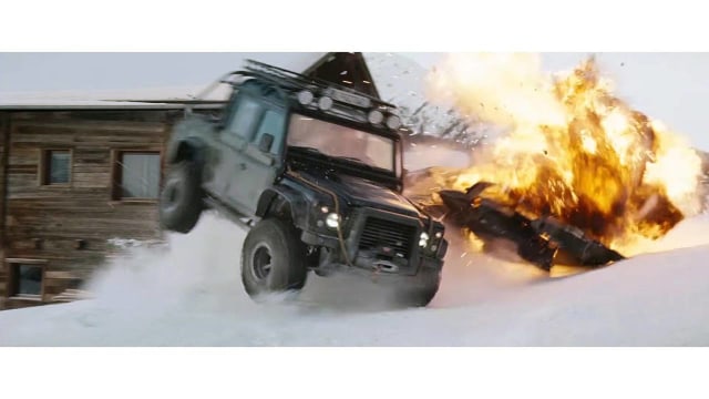 Land Rover Defender dalam film Spectre (Foto: dok. Motor1)