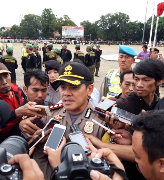 Polres Cirebon Kota Gelar Apel Pergeseran Pasukan Pengamanan Pilkada (1)