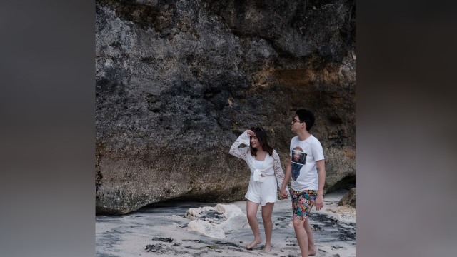 Prilly Latuconsina dan Maxime Bouttier di Bali. (Foto: Instagram @bouttier_maxime)