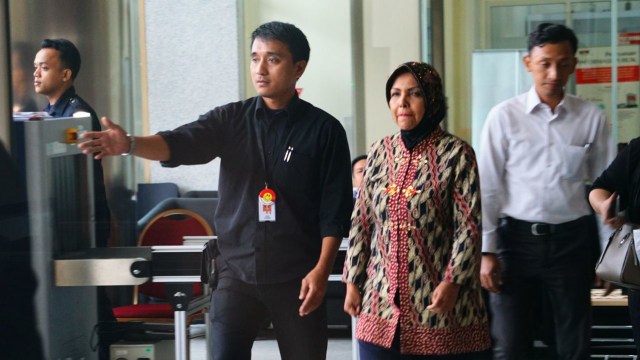 Nurhayati Ali Assegaf usai diperiksa KPK. (Foto: Nugroho Sejati/kumparan)
