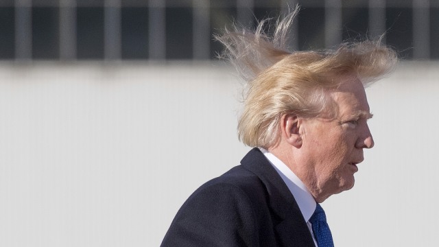 Gaya rambut Donald Trump. (Foto: AFP/Jim Watson)