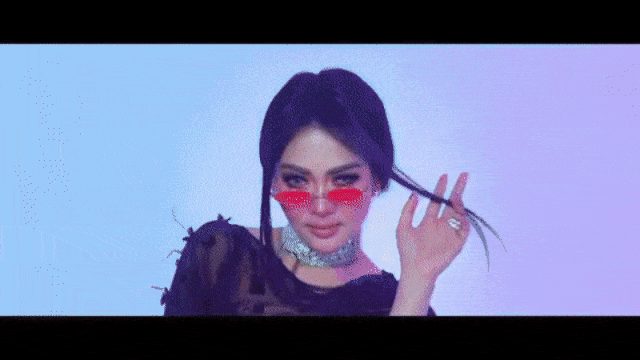 Manjanya Syahrini di Video Klip 'Gubrak Gubrak Gubrak Jeng Jeng Jeng' (31737)