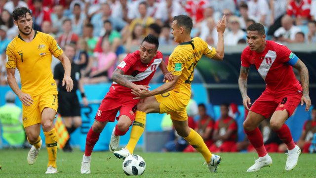 Duel Peru vs Australia (Foto: REUTERS/Marcos Brindicci)