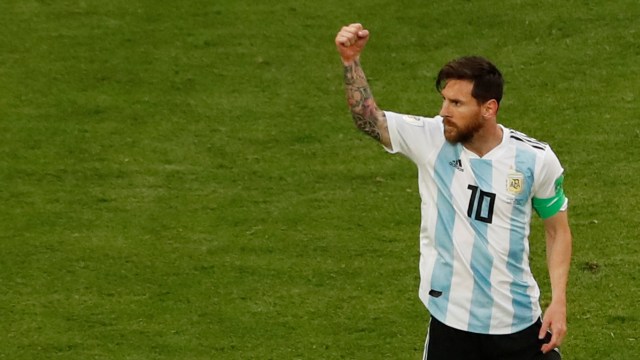 Messi mencetak gol pertama Argentina. Foto: REUTERS/Lee Smith