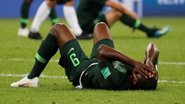 Odion Ighalo usai gagal bawa Nigeria ke 16 besar. (Foto: Henry Romero/Reuters)