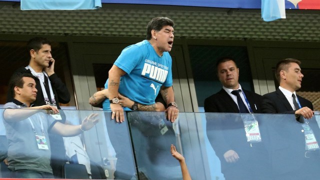 Emosi Maradona saat mendukung Argentina. Foto: Reuters/Sergio Perez